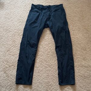 Oakley Men's Black Slim Straight Fit Chino Pants